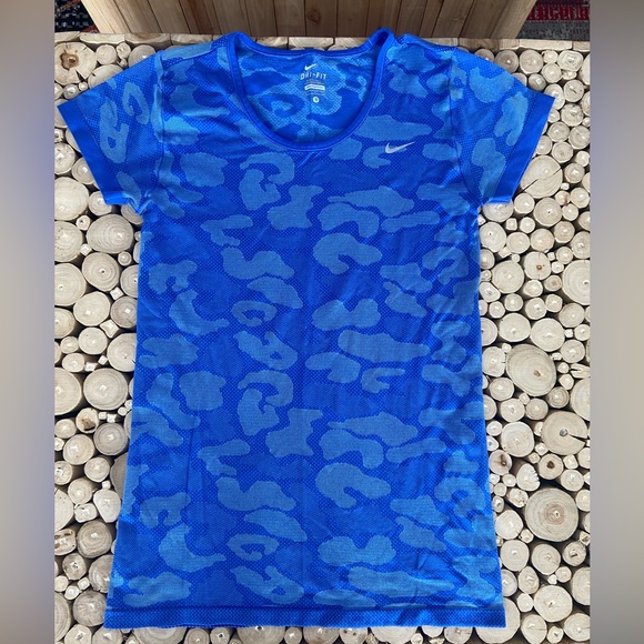 Nike Dri-Fit workout top - Picture 1 of 2